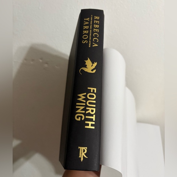 Fourth Wing Limited Holiday Special Edition
Book Red Cover/ New - Picture 10 of 10